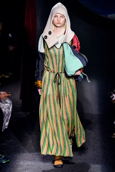 Look 27